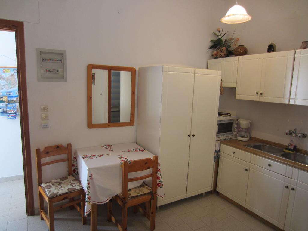 Katerina Apartments Triovasalos Exterior photo
